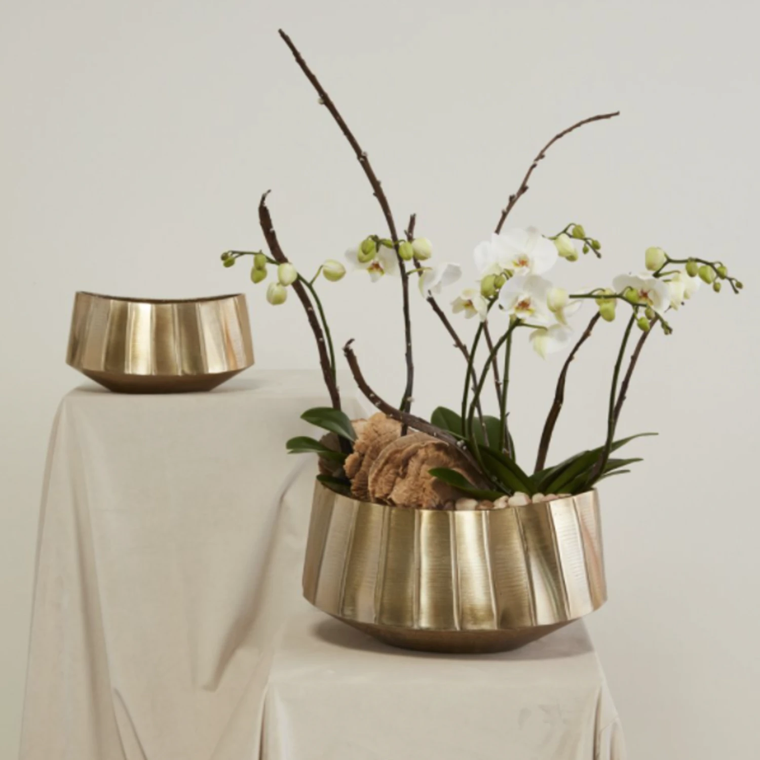 8”H X 10.5” X 7.25” GOLD METAL OVAL HELENA BOAT 4 8”H X 10.5” X 7.25” GOLD METAL OVAL HELENA BOAT - Image 2